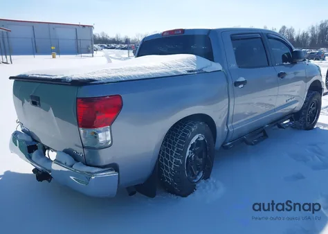 2010 Toyota Tundra Grade 5.7L V8 z USA, uszkodzony, nr VIN 5TFDW5F11AX134814